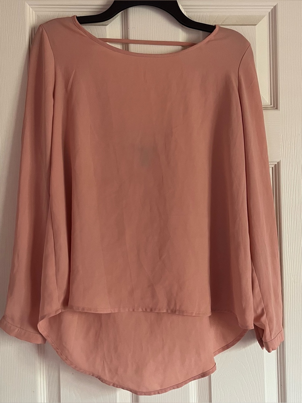 NWOT Forever 21 Long-sleeve Scoop-neck Blouse in a Medium Blush Pink Tone